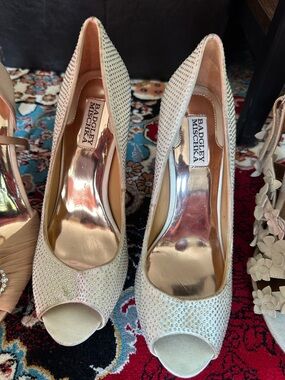👉 Last day💐 Badgley Mischka Sparkling White Heels